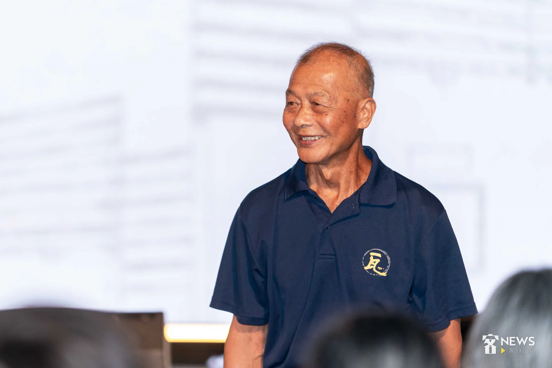 國寶瓦作匠師傅明光今天獲頒行政院文化獎。李台源攝