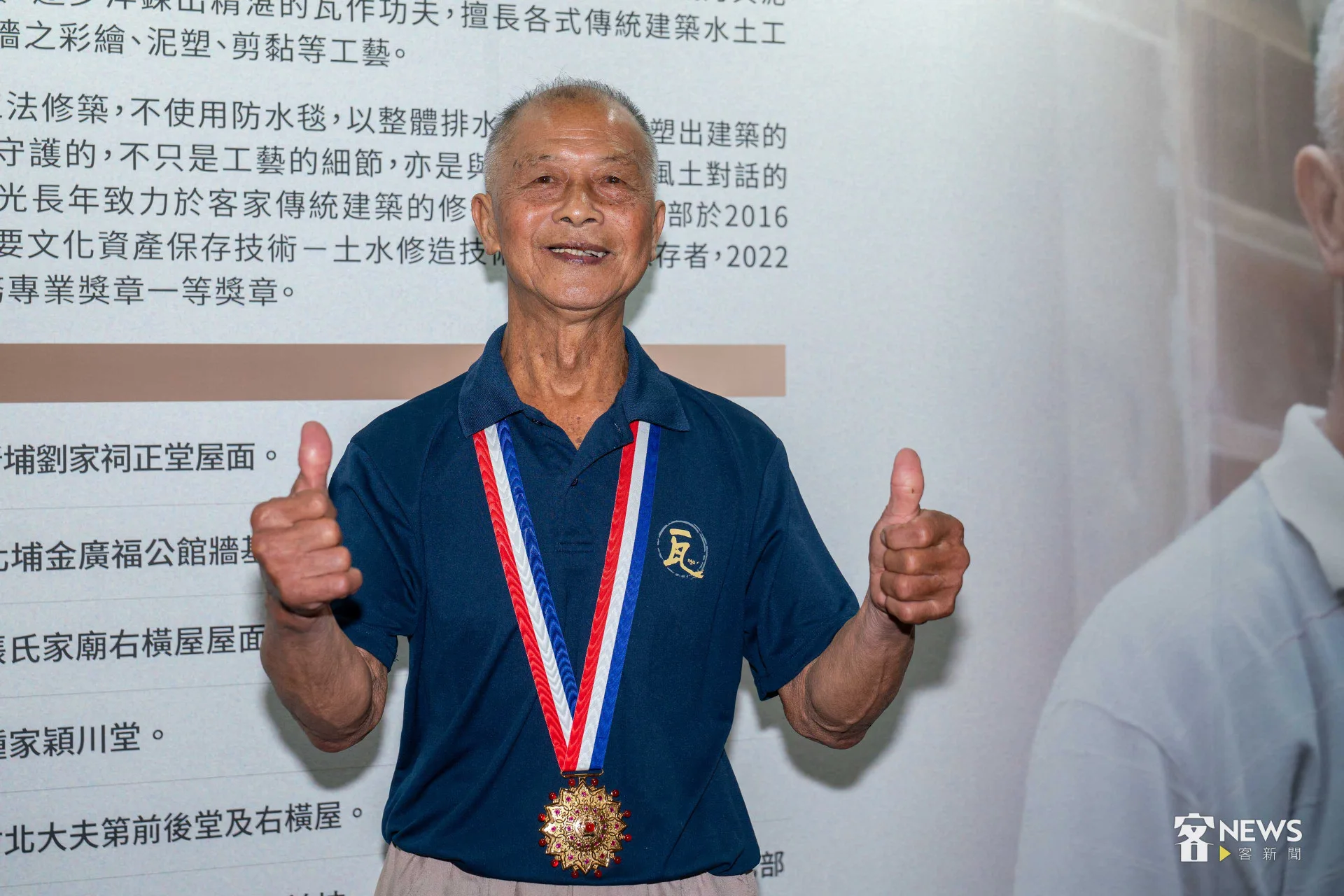 國寶瓦作匠師傅明光今天獲頒行政院文化獎。李台源攝