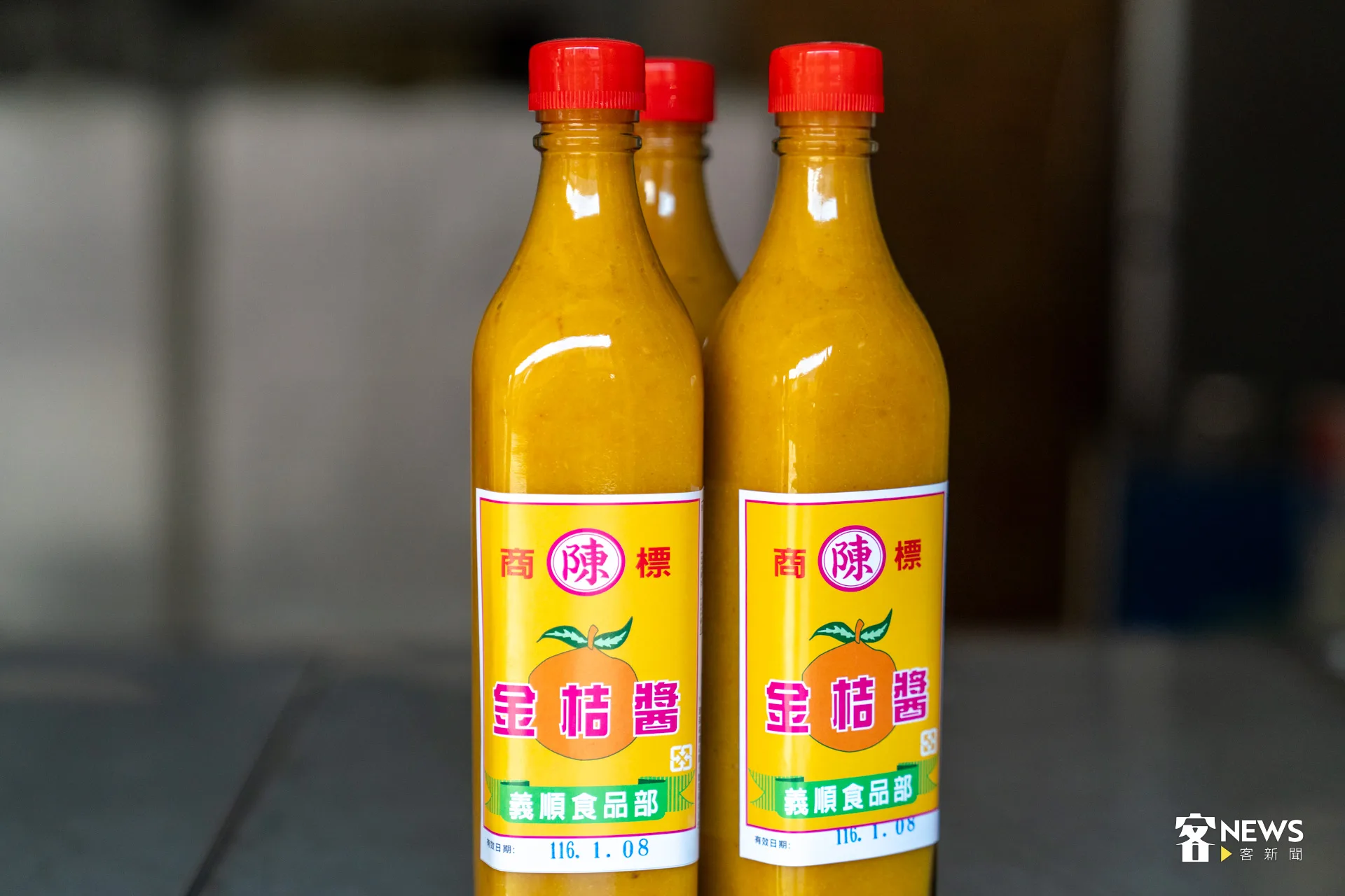 義順冰店在冬天金桔產季時,會製作好金桔醬,除了作為冰棒原料,許多饕客也會購買瓶裝桔醬,泡茶、做料理。洪藝晅攝