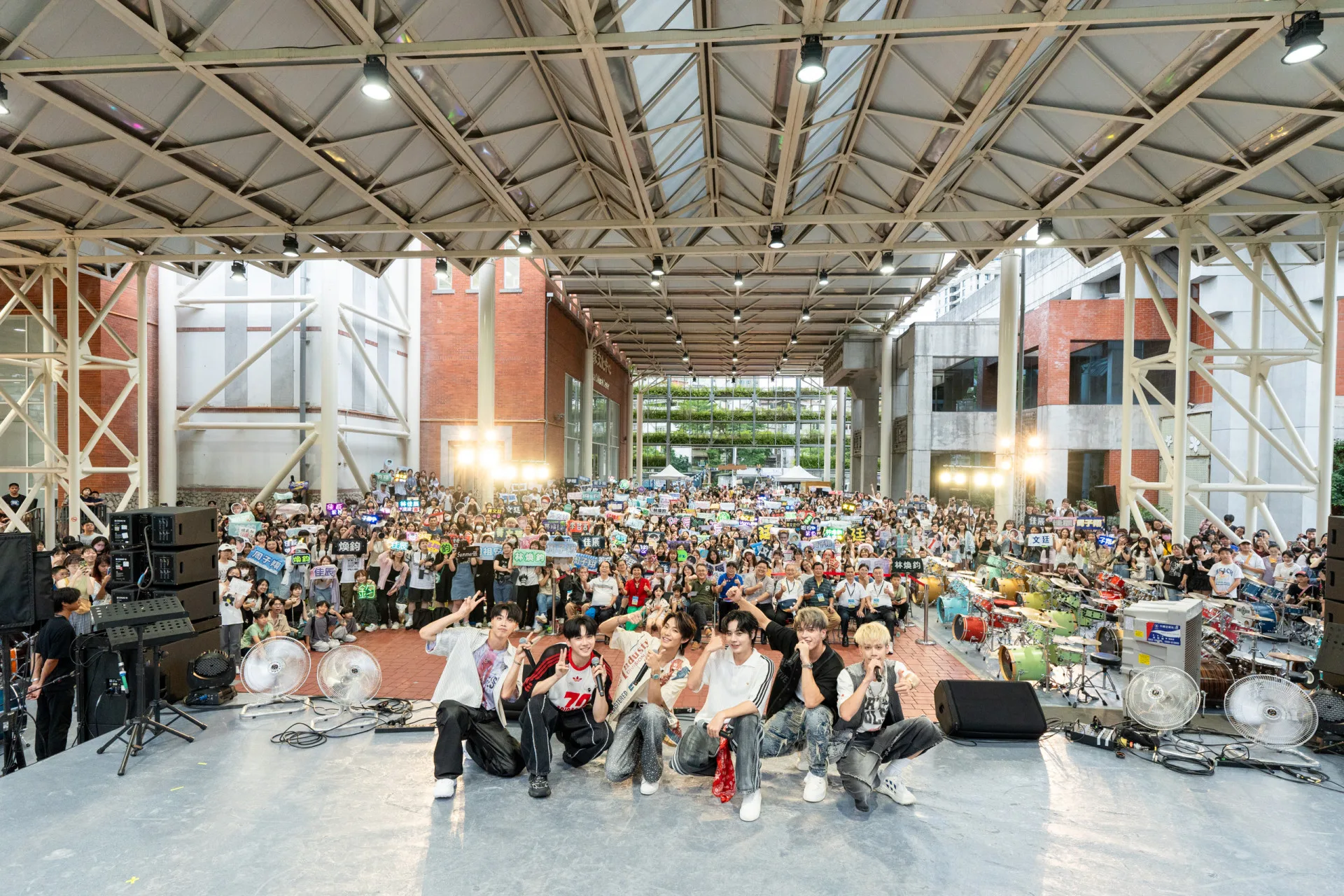 Ozone首次挑戰客語歌曲,精彩的演出使全場熱情沸騰。台北市客家文化基金會提供