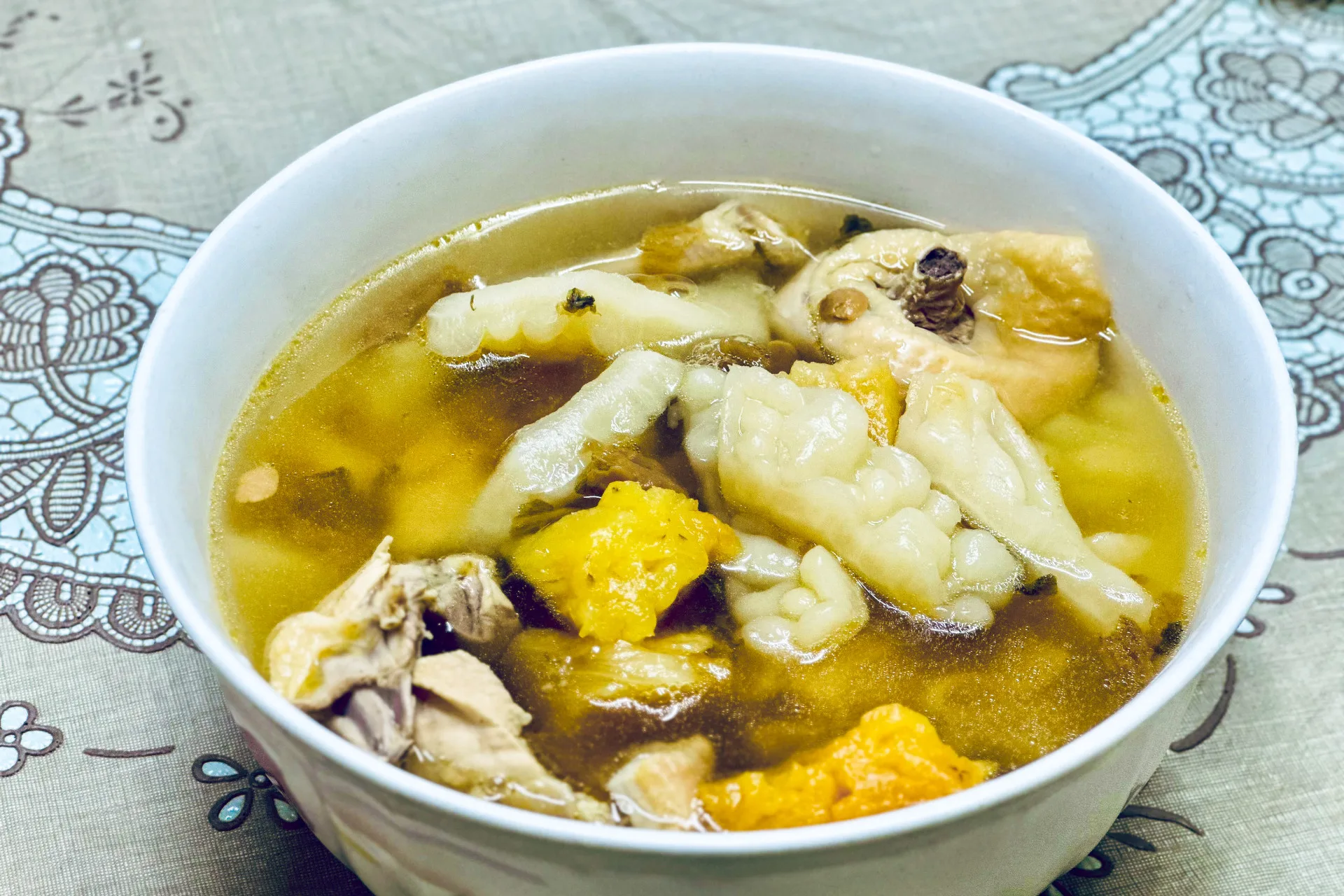 鳳梨苦瓜雞湯。蕭秀琴攝