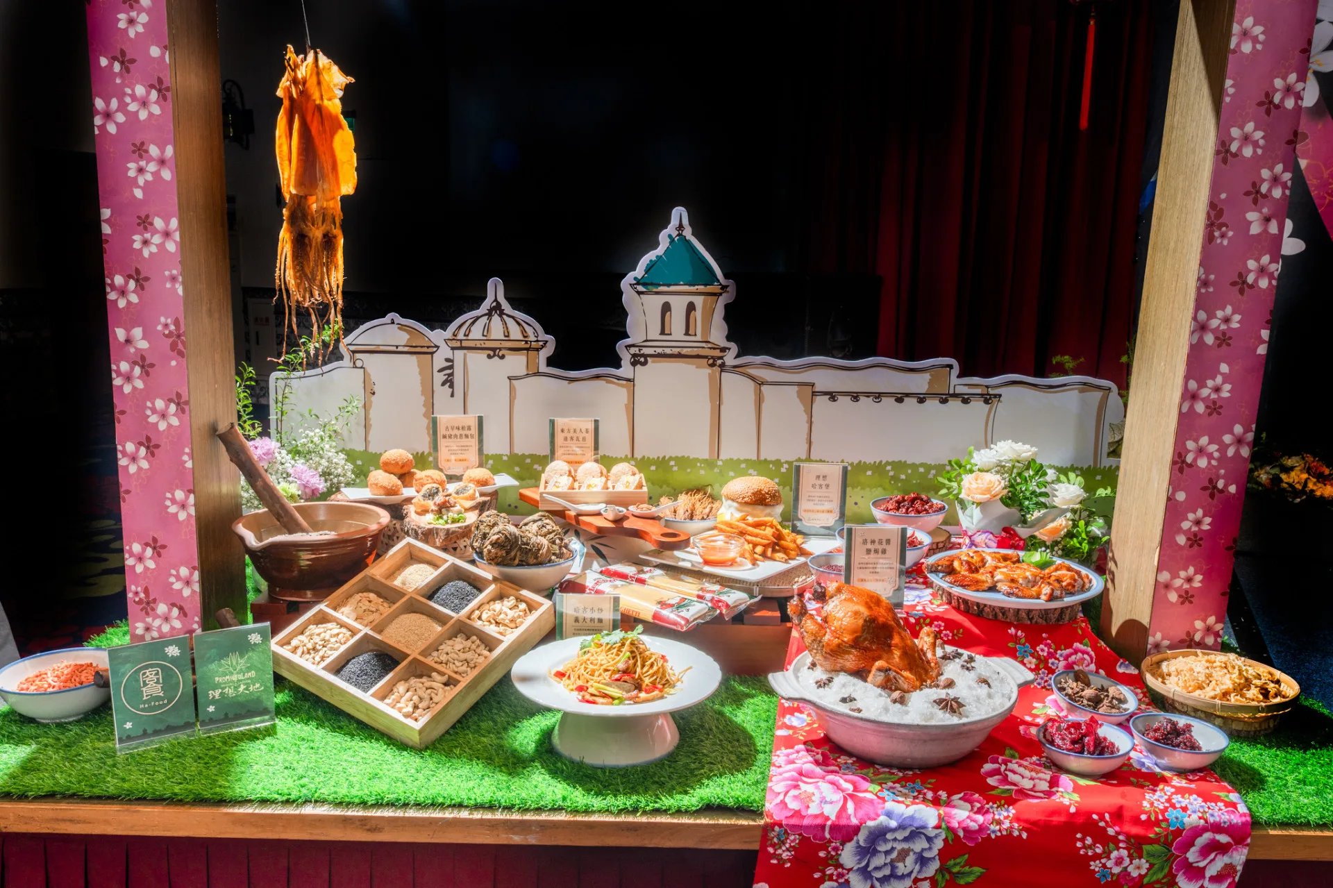 花蓮理想大地渡假飯店推出洛神花醬鹽焗雞、古早味松露鹹豬肉蔥麵包、哈客小炒義大利麵、理想哈客漢堡以及東方美人茶達客瓦茲。客委會提供