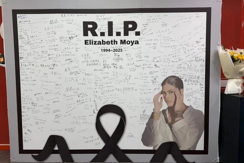 中華職棒台鋼雄鷹隊洋砲魔鷹（Steven Moya）妻子日前搭機到台灣，在機上身體嚴重不適，落地送醫搶救不治。魔鷹22日仍正常出賽，雄鷹隊特別在球場設立留言板，球迷留下滿滿加油字句。台鋼雄鷹提供