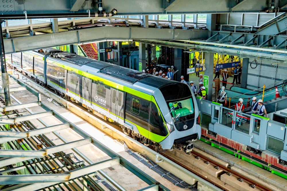 桃園捷運綠線高架橋測試。桃市府捷工局提供