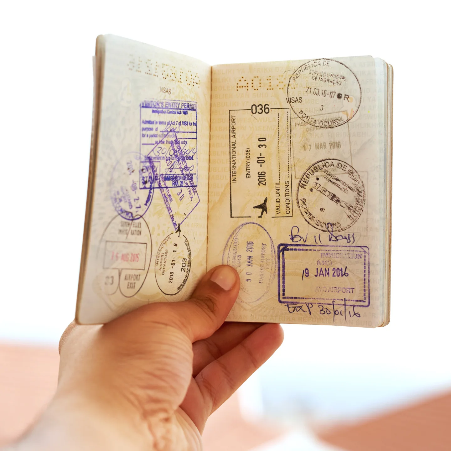 總部位於倫敦的恒理環球顧問事務所有限公司創建的恒理護照指數（Henley Passport Index）利用國際航空運輸協會（IATA）獨家資料，追蹤全球227個國家和地區的全球自由度，為各國護照排名。