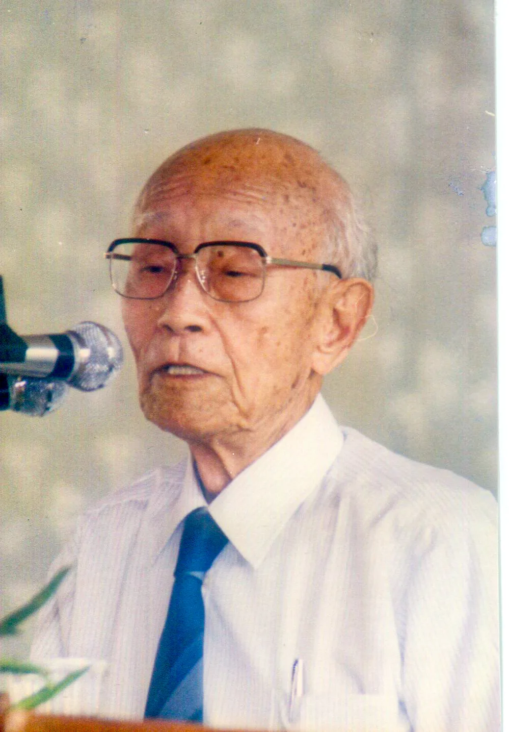黃運金（1898–1996）首屆苗栗縣長選舉落敗後，接任建台中學董事長，也連任5屆省議員，他用心辦好建台校務，活到百歲高齡。何來美攝