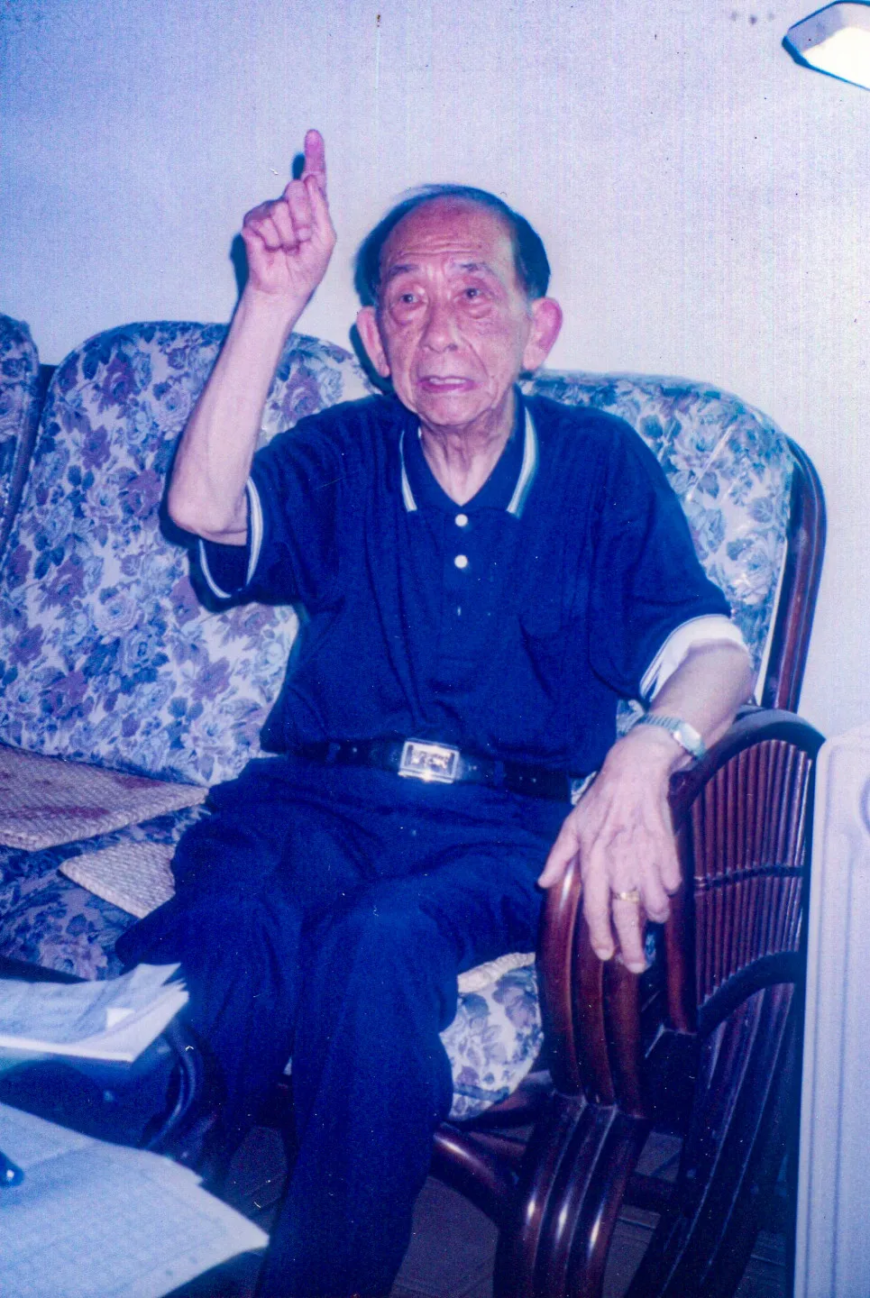 日本中央大學畢業的李玉敦，1951年擔任建台中學教務主任，因校長黃運金參選縣長，由他代理校務，當時師生分成兩派，令他為難，選後他離開建台，擔任劉闊才的機要秘書。何來美攝