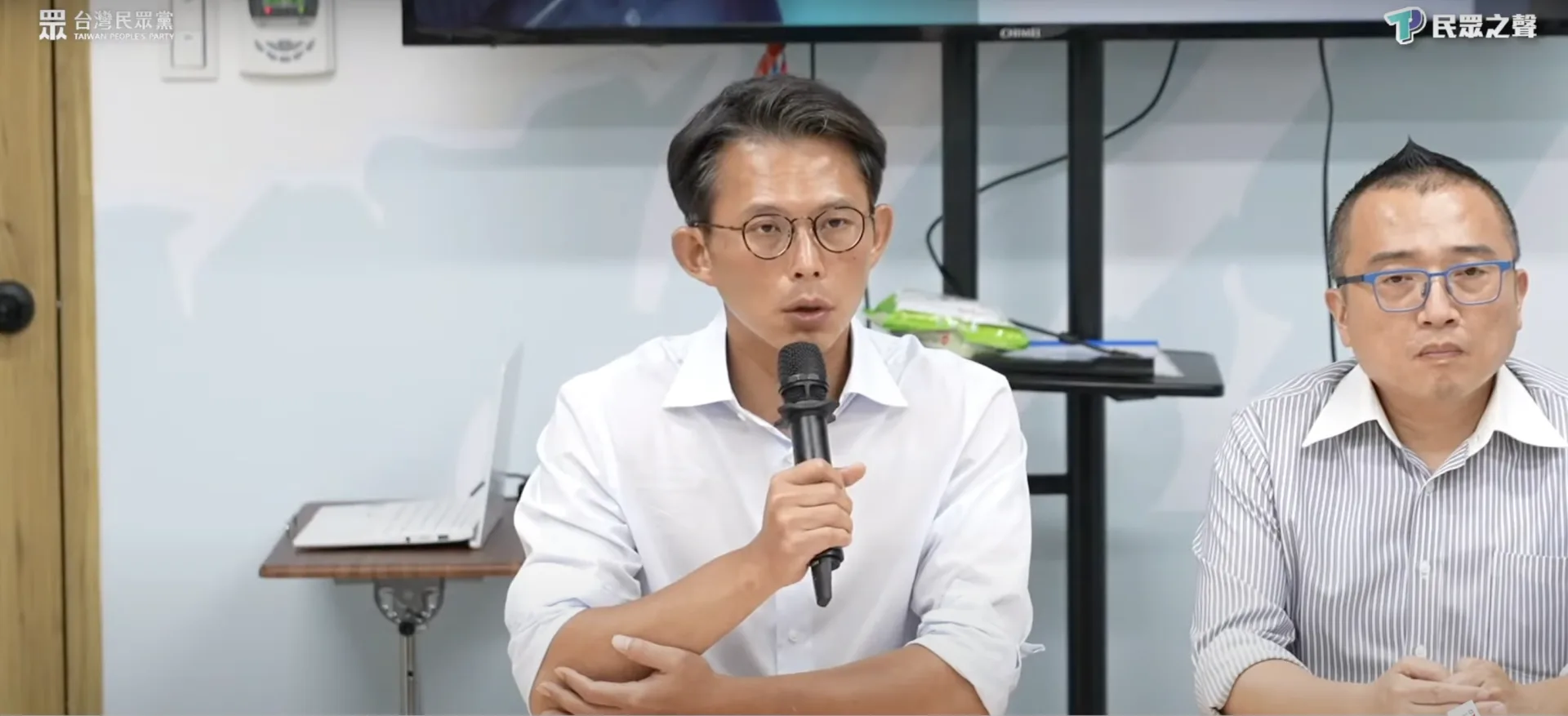 民眾黨主席黃國昌26日晚間舉行記者會,指大惡罷撕裂台灣,要求總統賴清德道歉、卓內閣下台。翻攝畫面