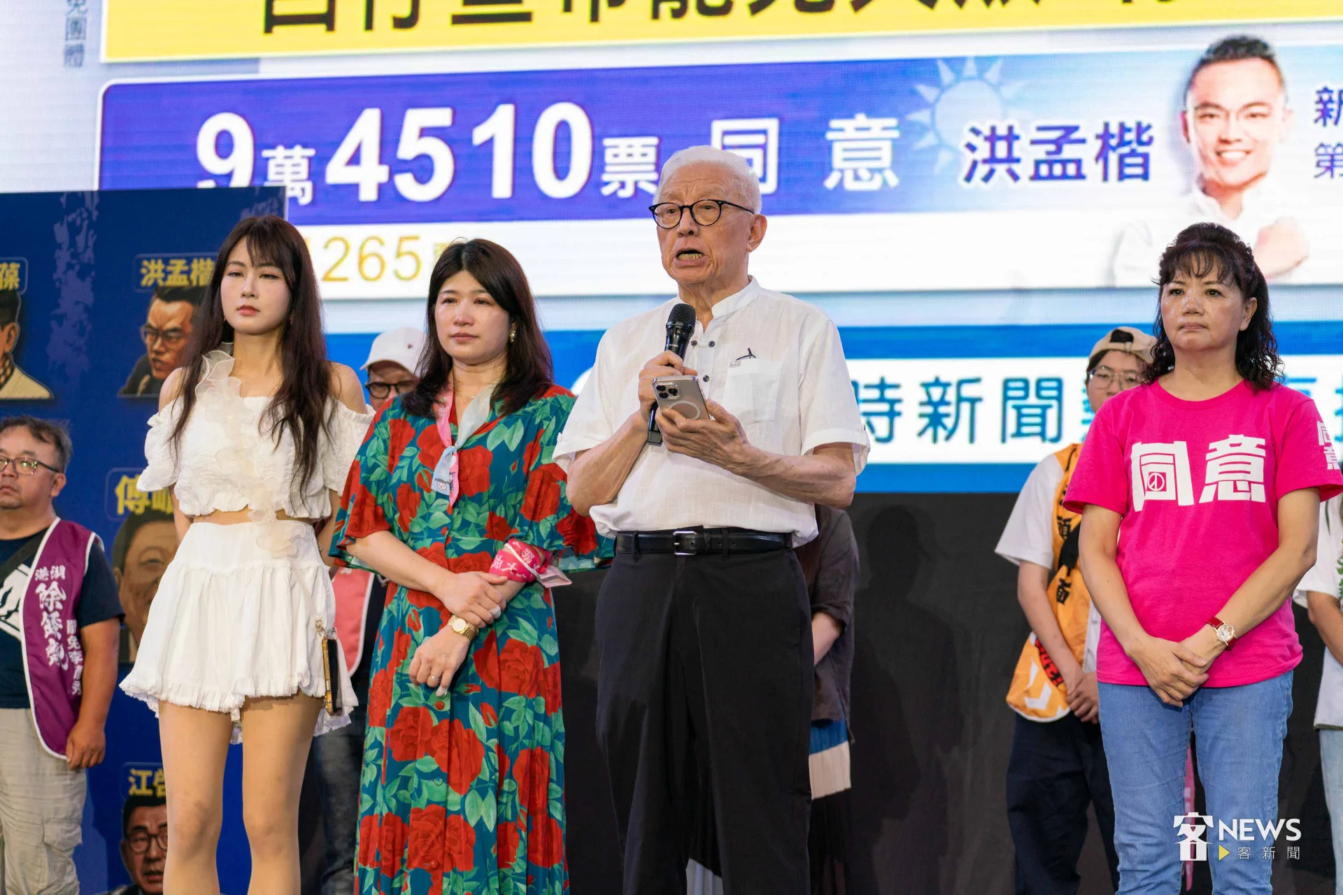 反共護台志工聯盟發起人曹興誠表示，這次罷免雖然沒有成功，但我們已經向藍白立委送出了強烈的訊號。李台源攝