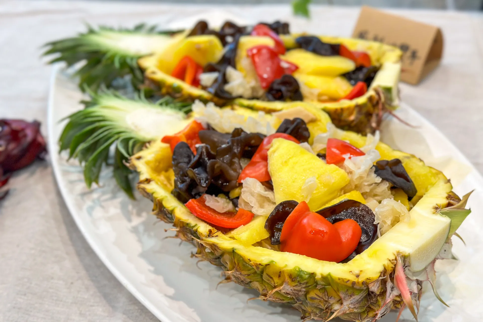 素食版的黃梨炒木耳加了當令時蔬。蕭秀琴攝