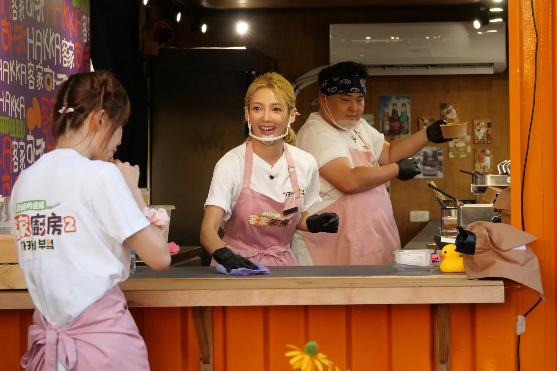 新加入的成員是二代人氣女團「少女時代」孝淵，她負責內場工作。客家電視提供