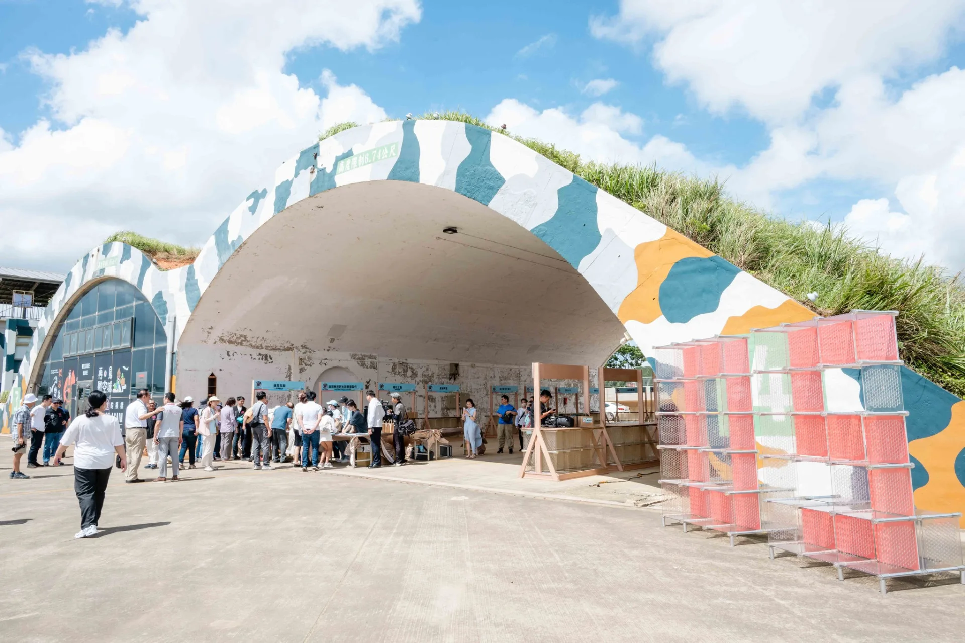 前身為桃園空軍基地「05警戒區」的古蹟群,歷經多年修復後,化身「桃園航空城博物館-風起05」為主題,開放試營運。桃園市政府提供