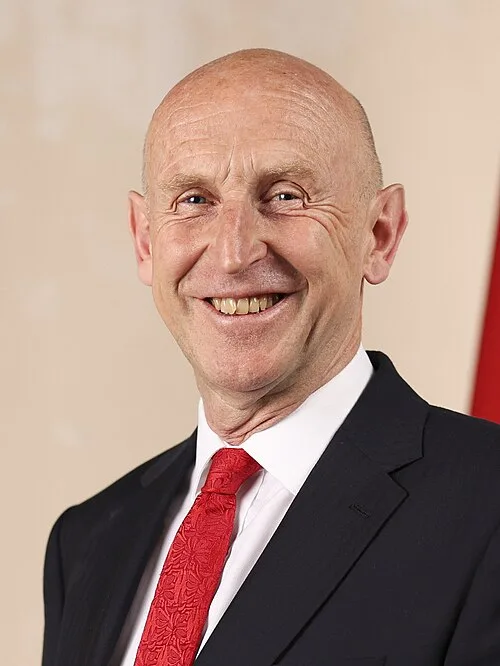 翻攝英國內閣英國國防大臣希利（John Healey）照片。05/07/2024. London, United Kingdom. The Defence Secretary John Healey poses for a photograph following his appointment to Cabinet by Prime Minister Sir Keir Starmer in 10 Downing Street. Picture by Lauren Hurley / No 10 Downing Street。