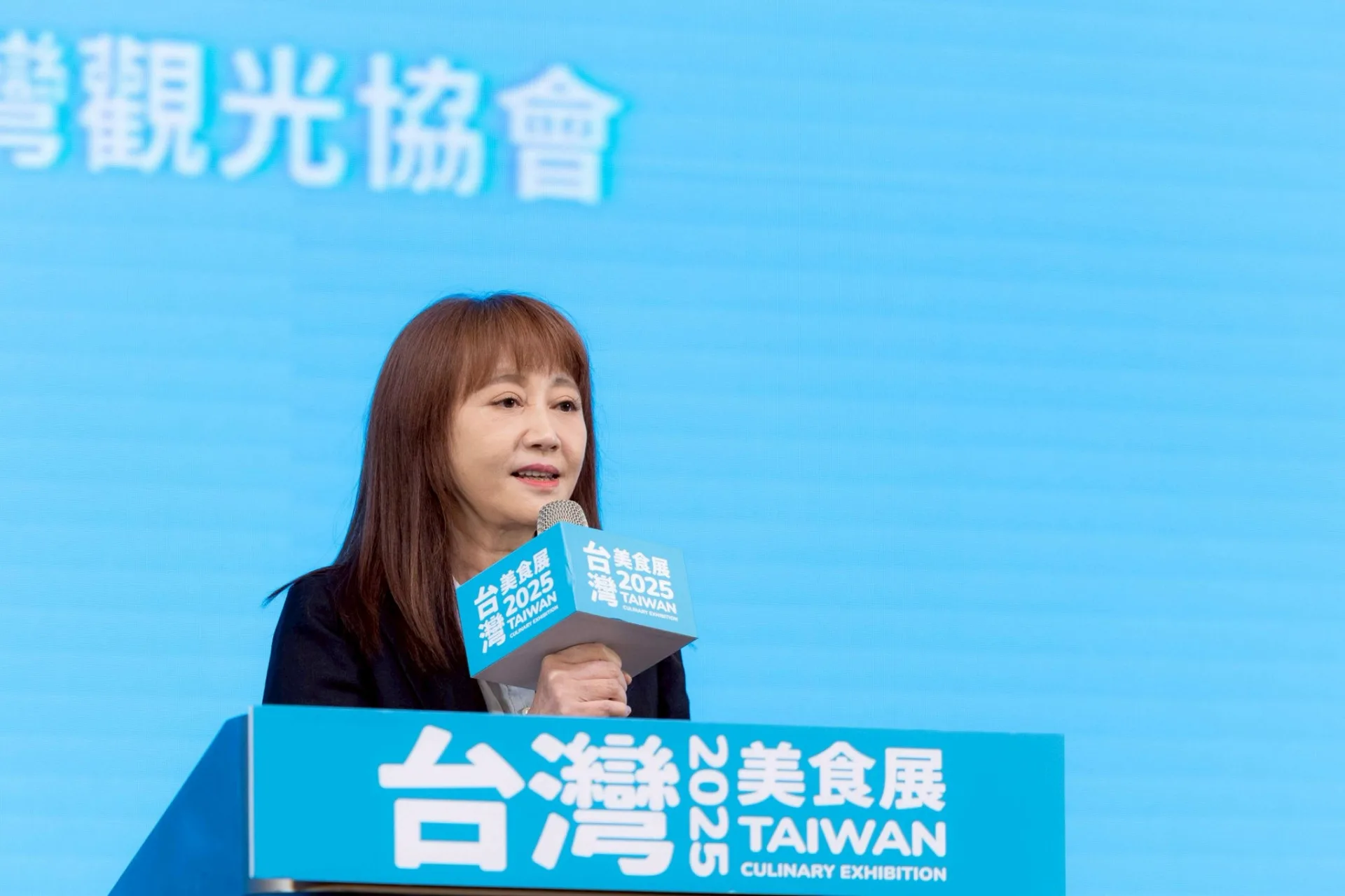 台灣觀光協會會長簡余晏上台分享「逛展攻略」。台灣觀光協會提供