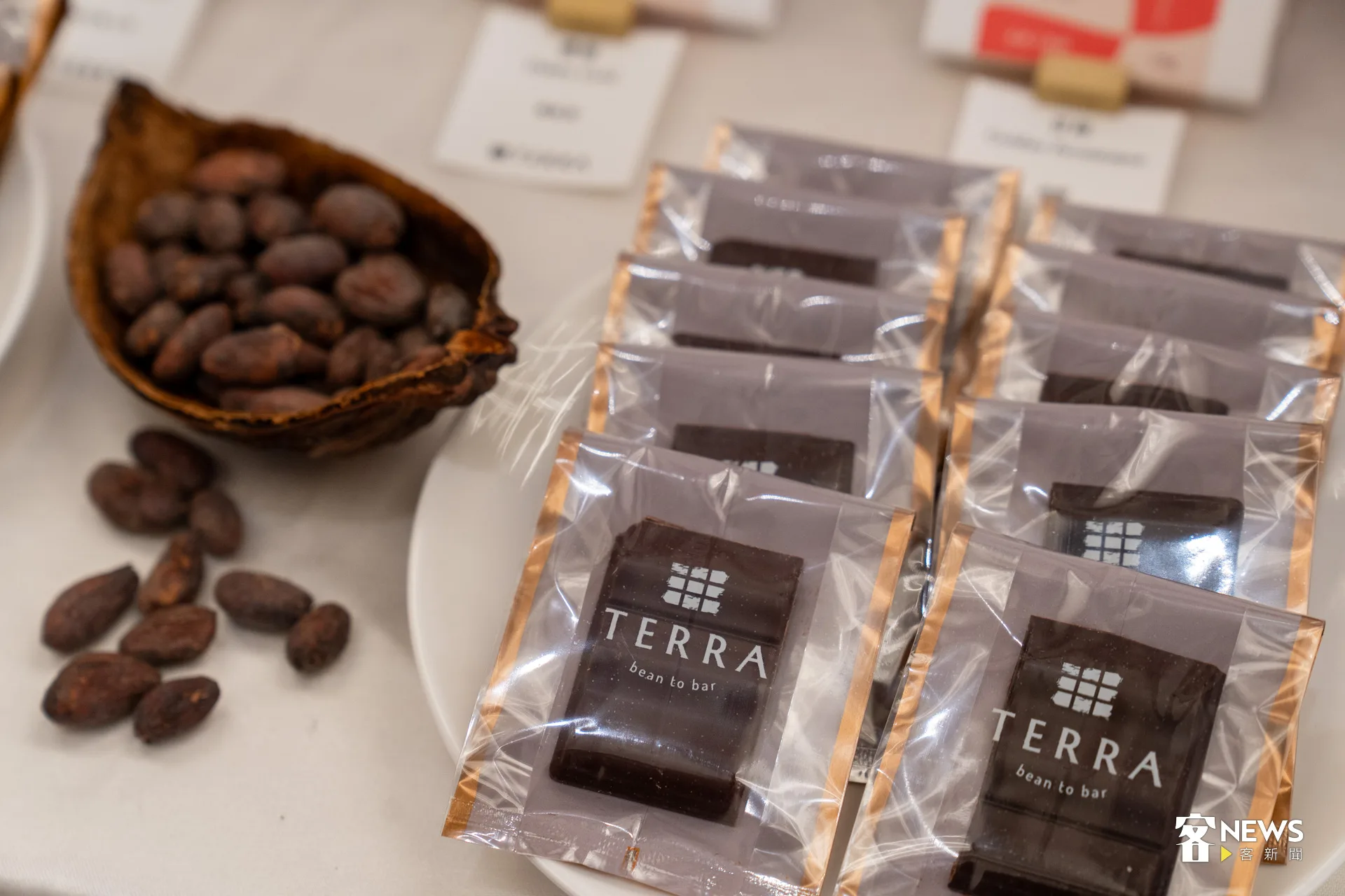 土然巧克力「客家風味巧克力」推出了4款，分別有紫蘇、東方美人茶、梅干菜、柿餅。洪藝晅攝