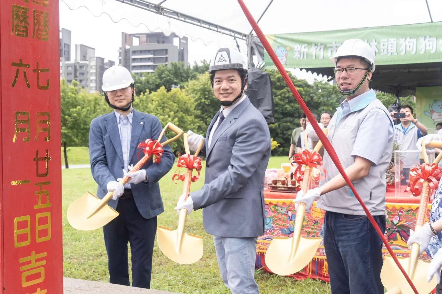 代理市長邱臣遠動土宣告正式開工。新竹市政府