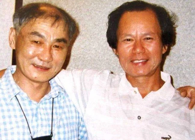 黃文雄（左）跟羅紹騏是新竹中學的同班同學，他們這一班出了卅幾個博士。羅紹騏提供