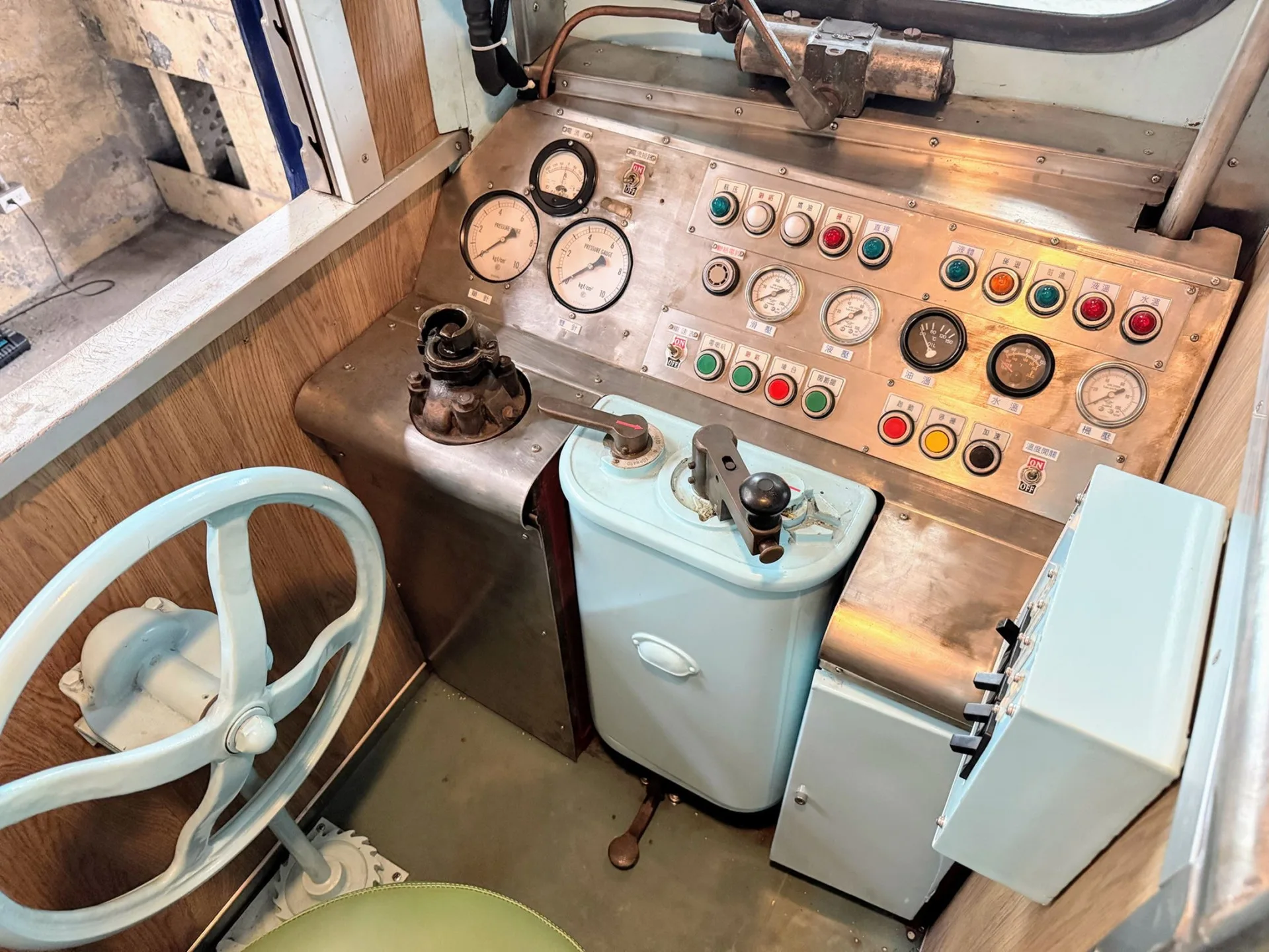 鐵博館針對藍皮柴油客車的機電及動力系統,全面檢修並保留原始外觀,在兼顧安全及文資價值下完成修復作業。鐵博館提供