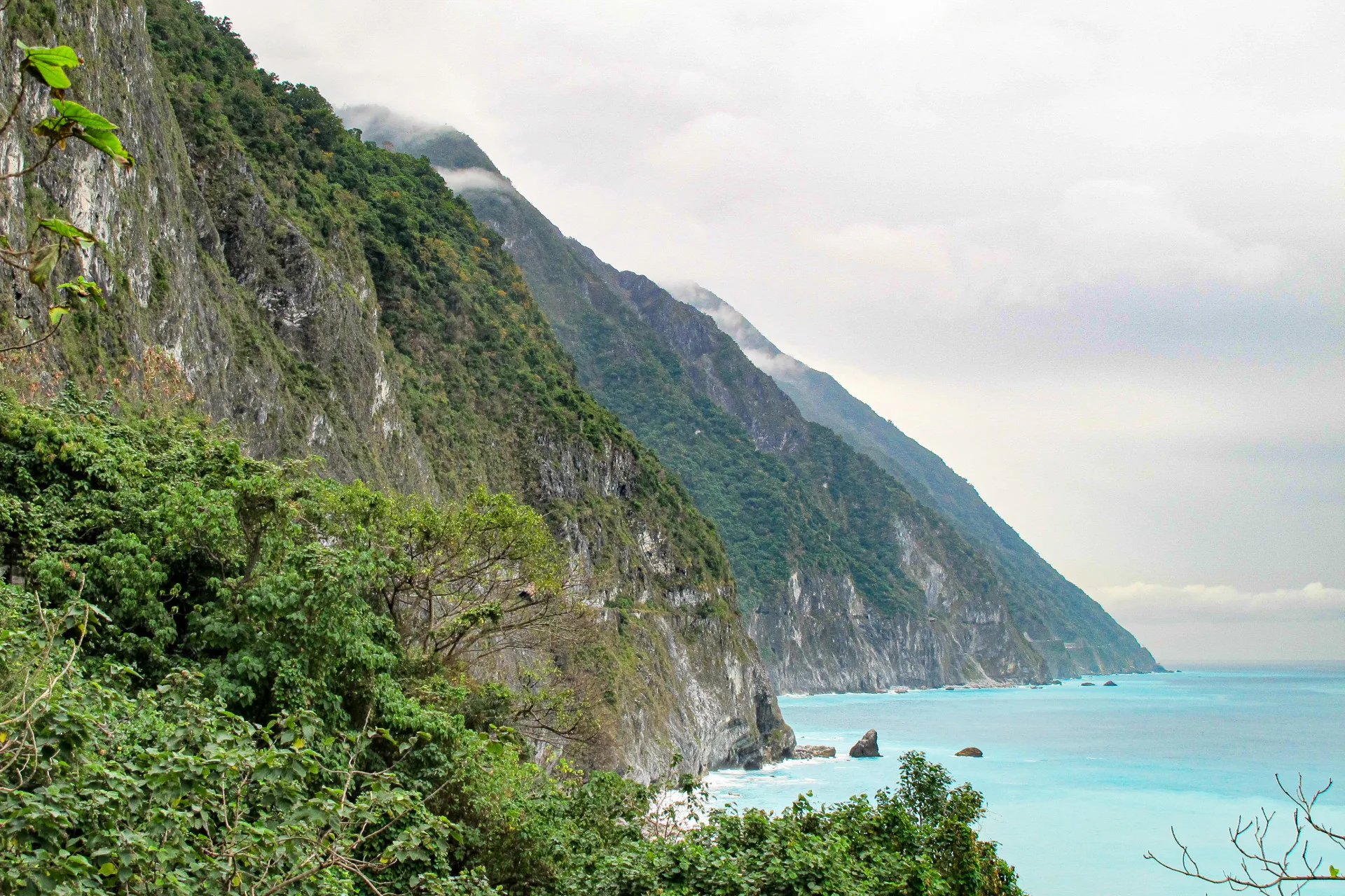 蘇花公路經過的花蓮縣清水斷崖，路段很危險，但風景很美。何來美攝