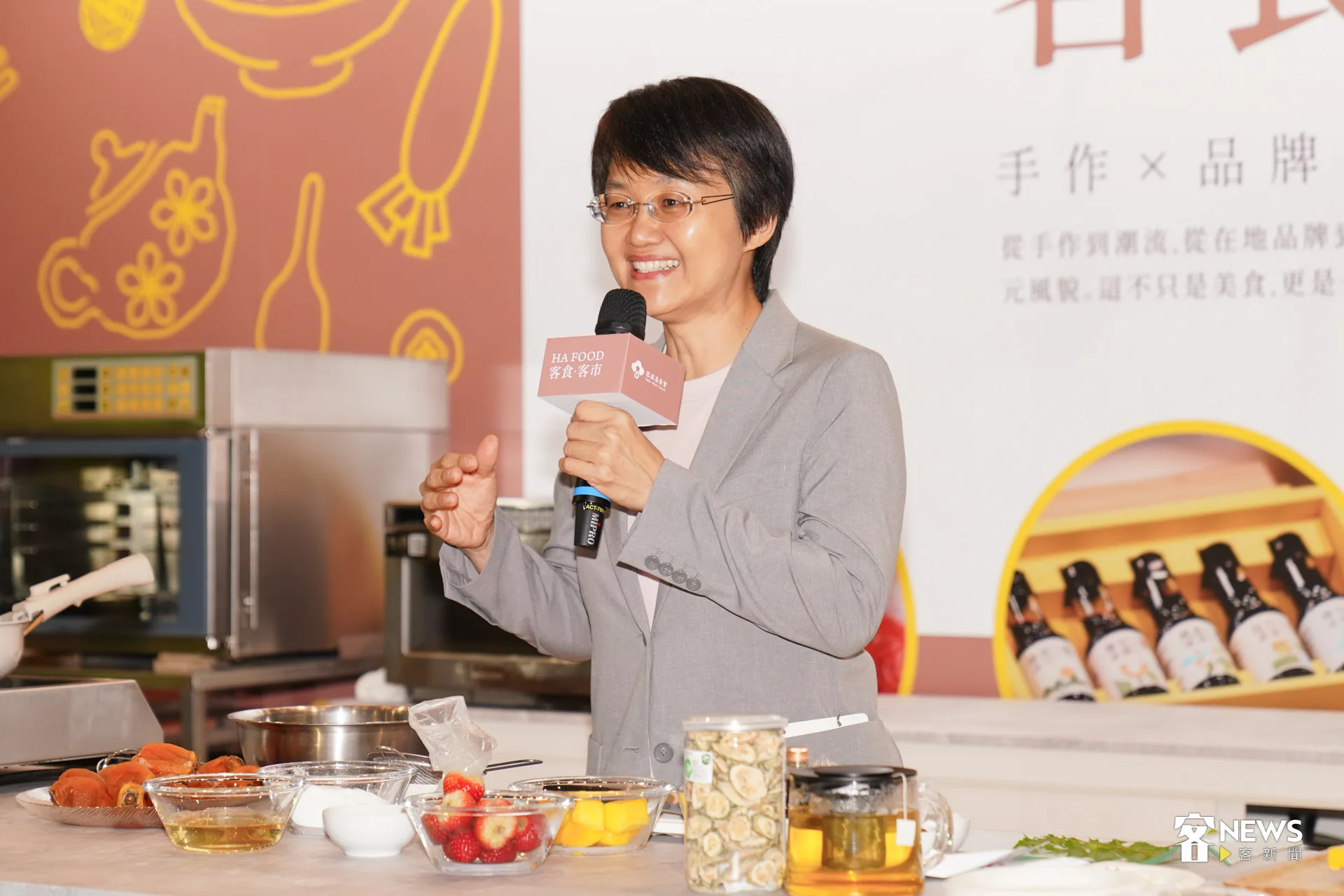 古秀妃表示，剛好今天客家幣數位券開始使用，邀請大家共下品嘗客庄美食。洪藝晅攝