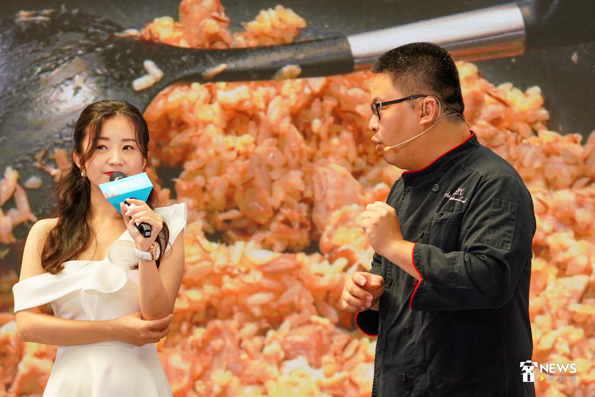 知名主廚洪昭勝講解「鯖魚炒飯」的料理步驟與撇步。洪藝晅攝