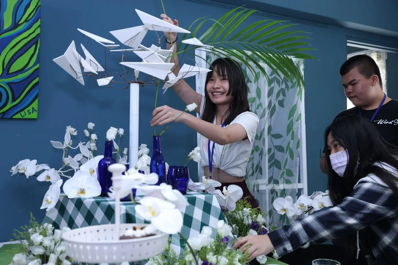 新竹縣舉辦「幸福花藝師」一日婚禮布置體驗活動。新竹縣政府提供