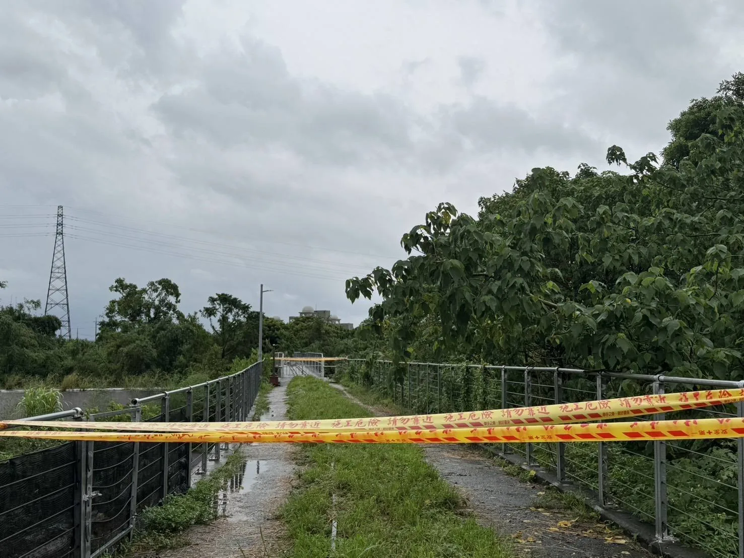 台糖石龜溪鐵橋因近期強降雨，導致P3橋墩基礎掏空及位移，為維護民眾安全，即日起禁止通行。雲縣府文觀處提供