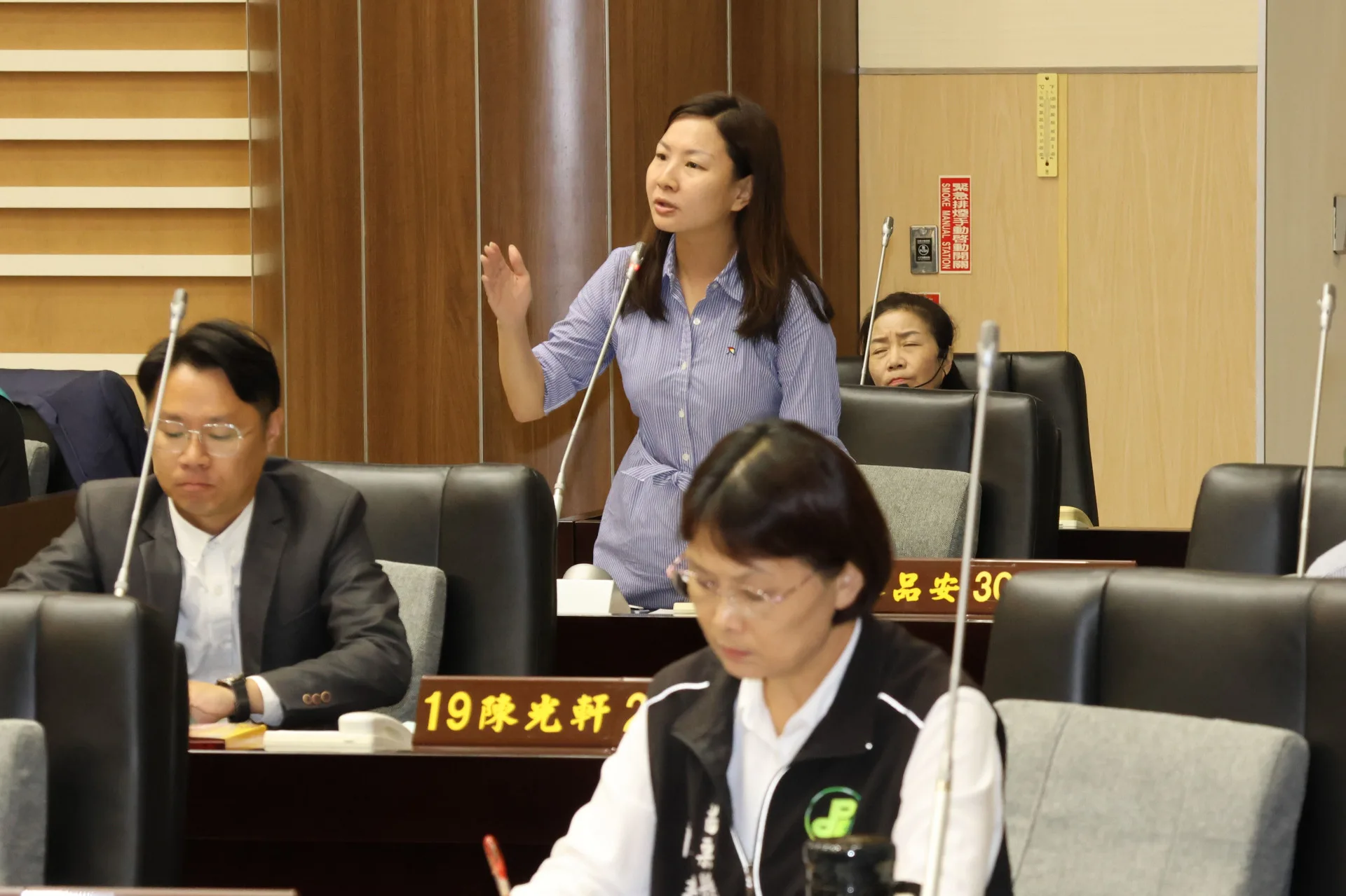 民進黨籍苗栗縣議員陳品安支持鍾東錦的社福補助項目。