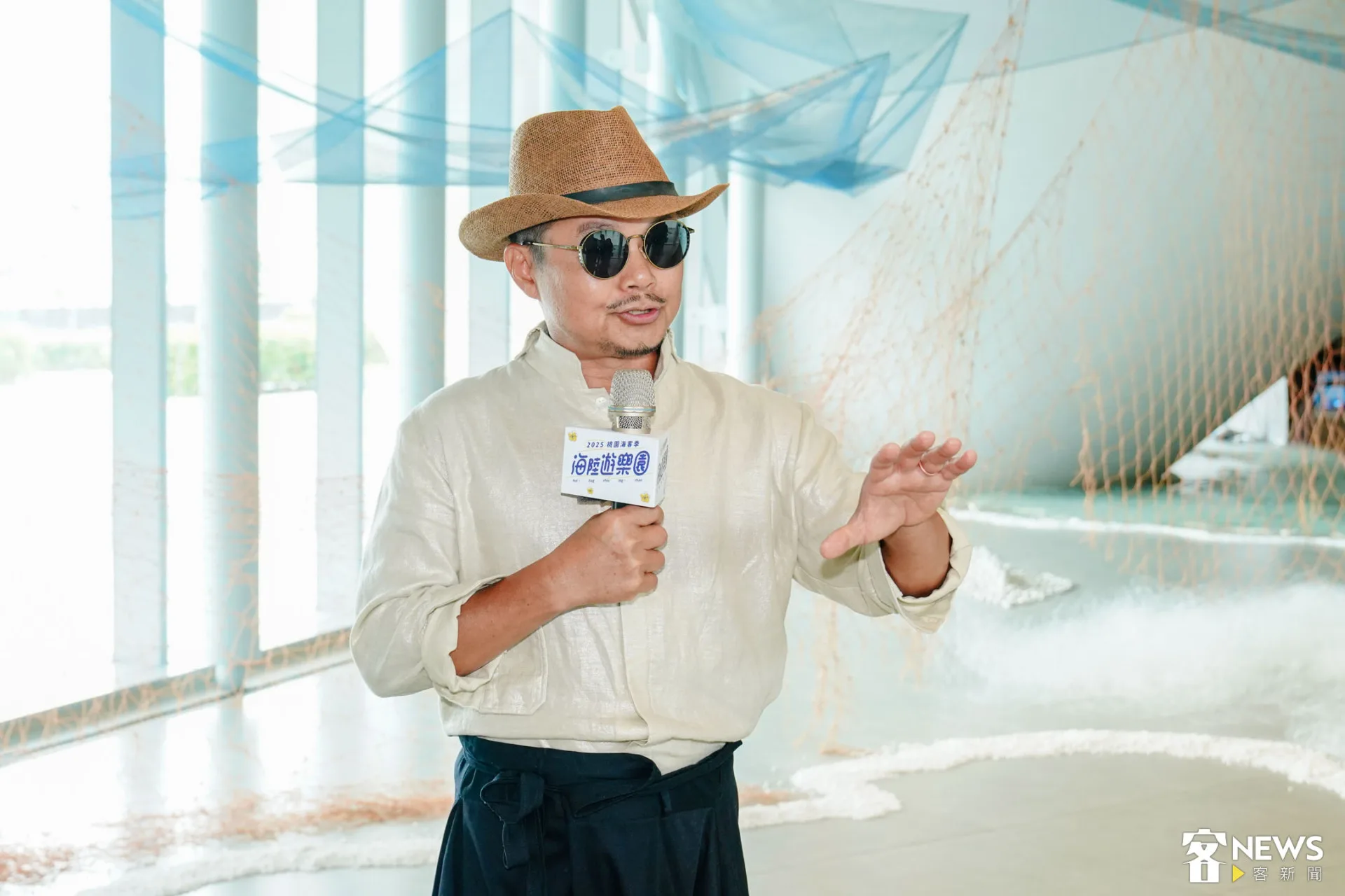 裝置藝術總監Aguce利用永安漁港的回收漁網，打造出海浪的波光粼粼。朱愷元攝