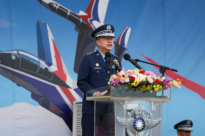 空軍5日在高雄岡山基地舉行「雷虎小組傳承交接典禮」，空軍司令鄭榮豐（圖）主持典禮並致詞。中央社