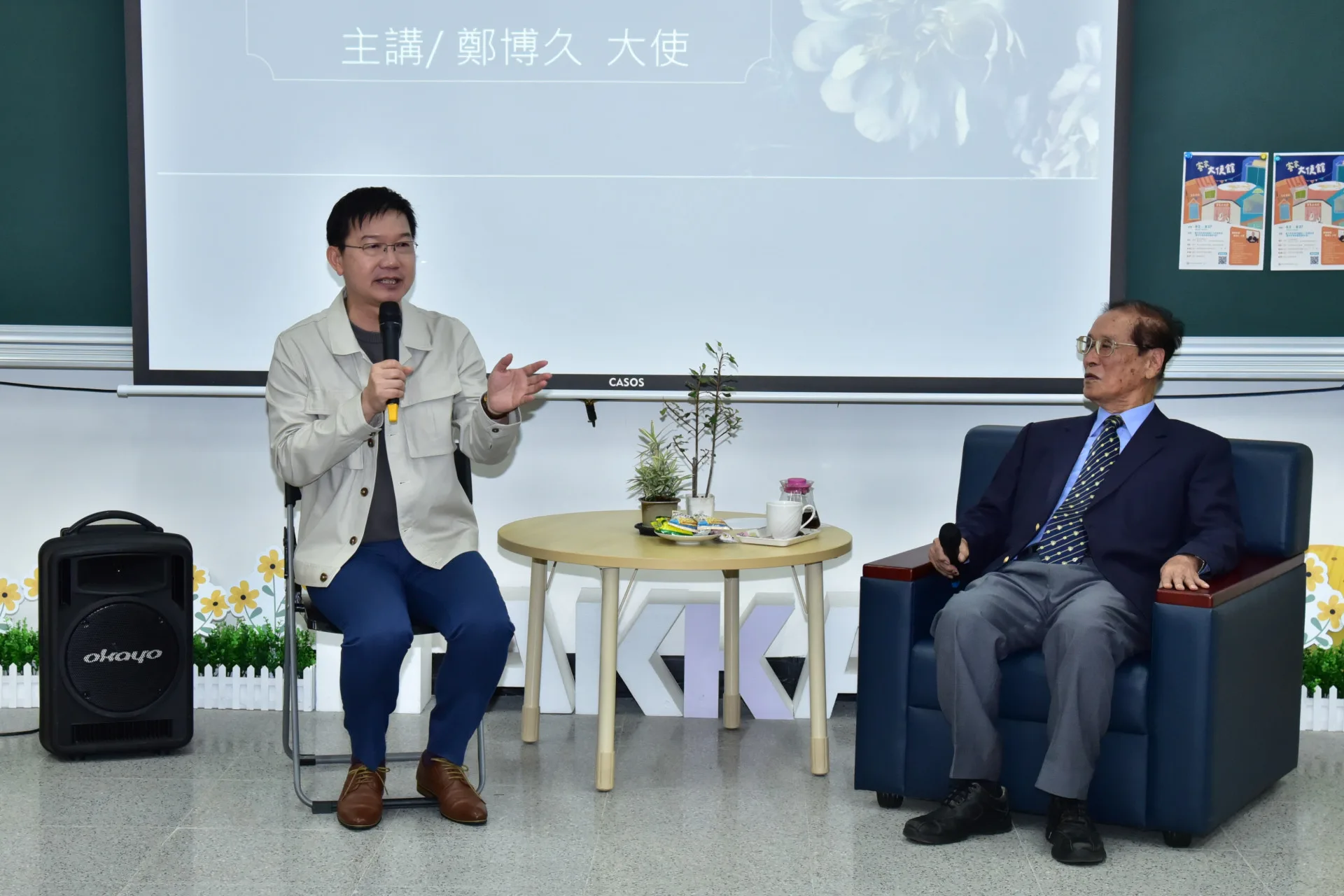 中市府客委會江俊龍主委引言介紹鄭博久大使。臺中市政府客家事務委員會提供