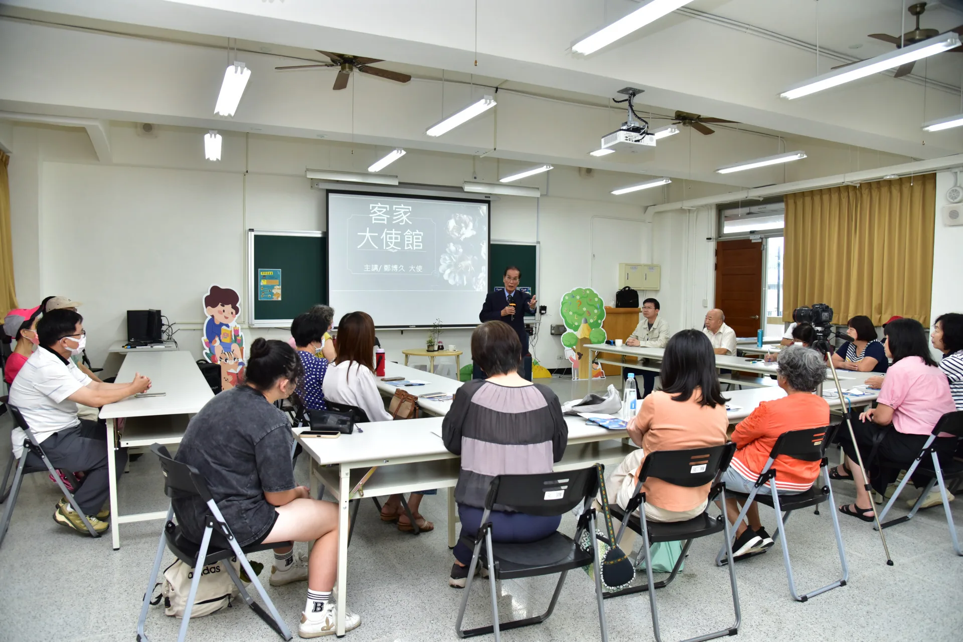 鄭博久大使分享親身經歷的外交故事，與客家密不可分。臺中市政府客家事務委員會提供