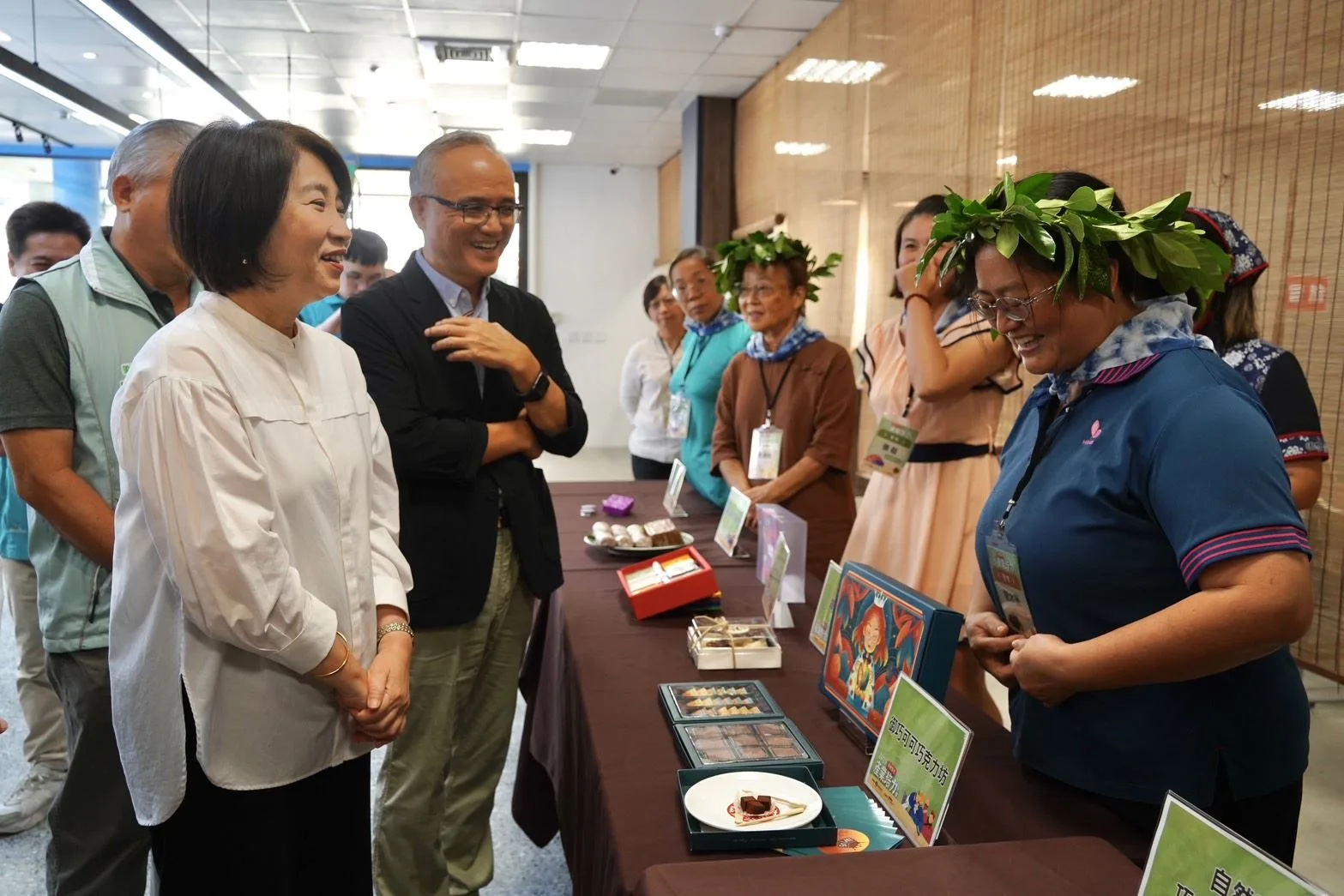 屏東縣長周春米與培力課程學員互動。屏東縣政府提供