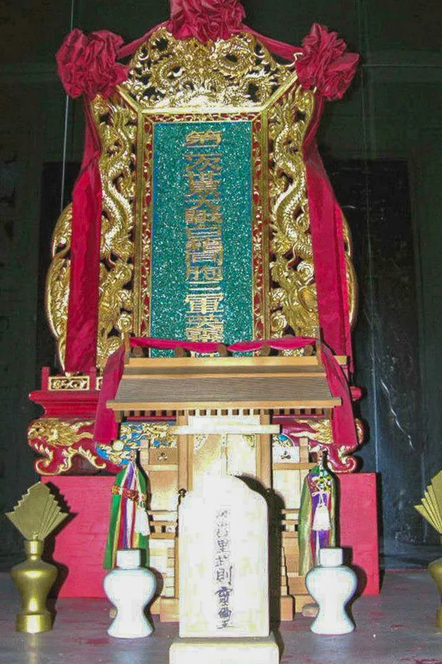 廟方從日本迎靈返台並且繕寫「靈璽」總牌位，每天早晚祭拜。陳權欣攝