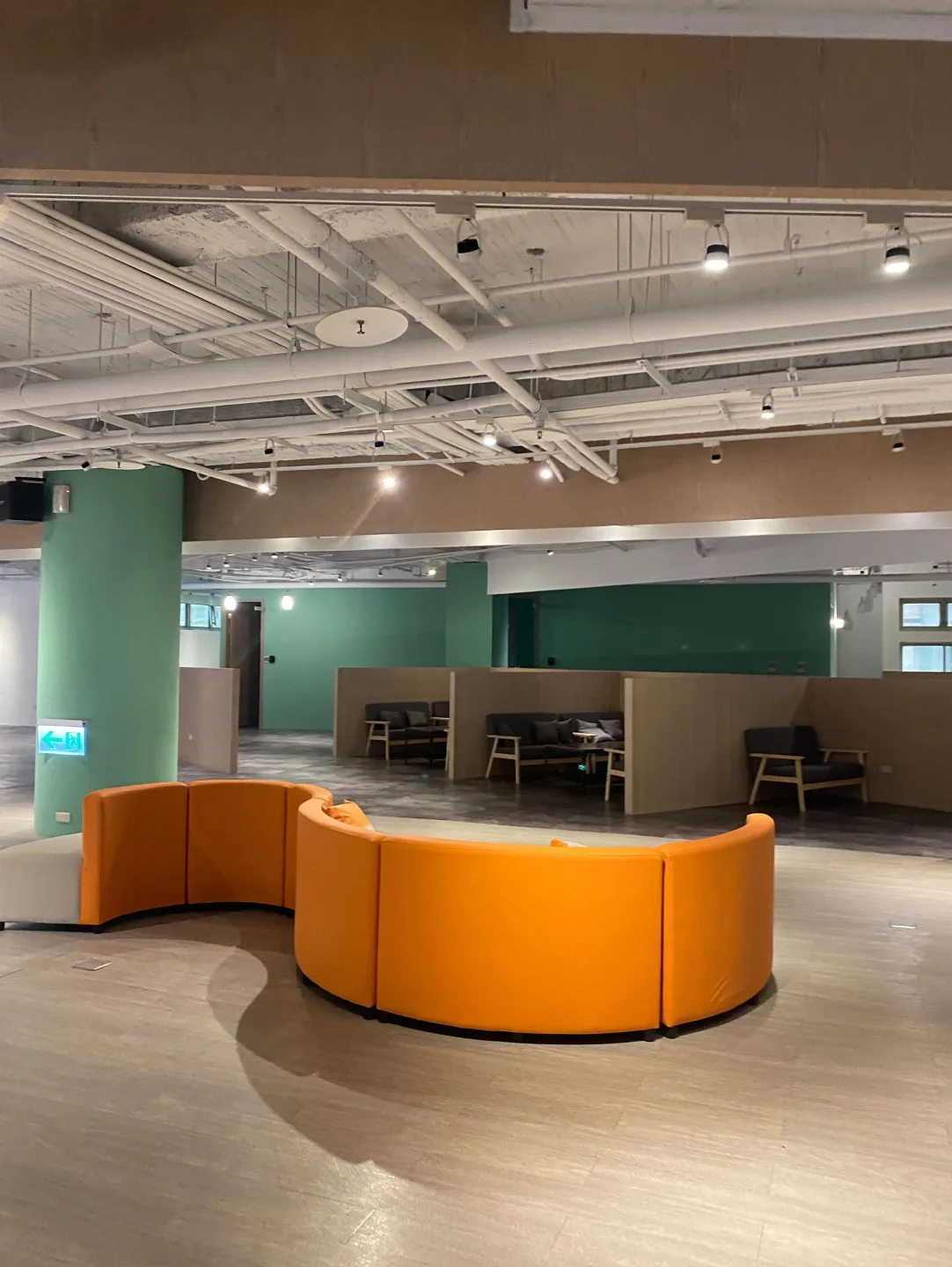 新竹社會創新基地是除了中央及直轄市推動外,首座由縣市政府成立之青年社會創新基地。竹縣府提供