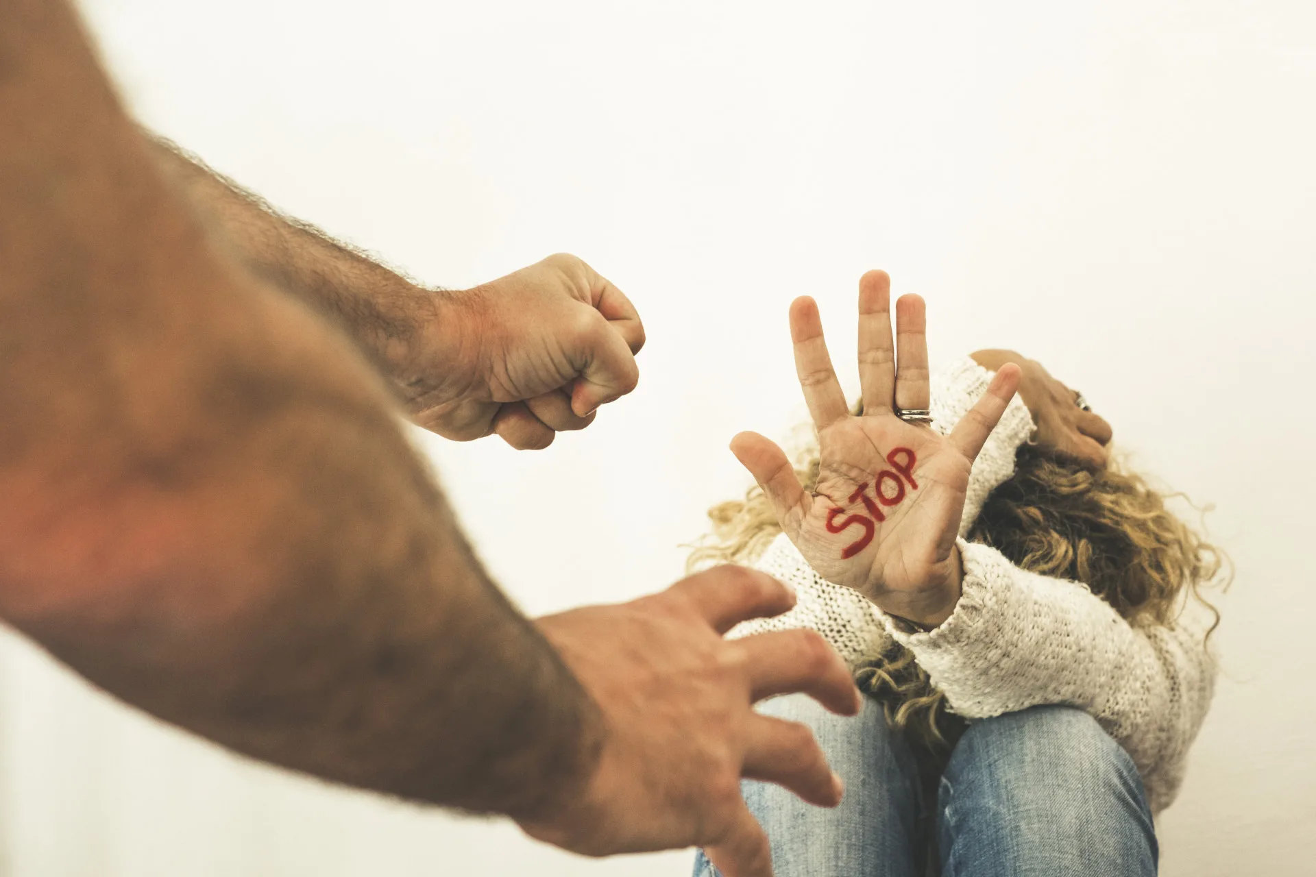 衛福部表示,將推動警政與司法單位資訊整合、跨部會合作。示意圖。資料圖源envato