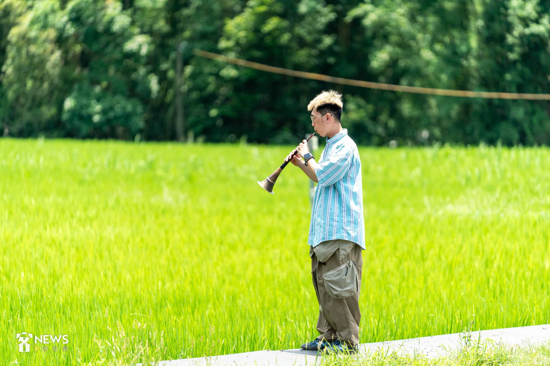 透過像佐京這樣致力傳承的年輕樂師，得以看見八音不只是過去的聲音。李台源攝