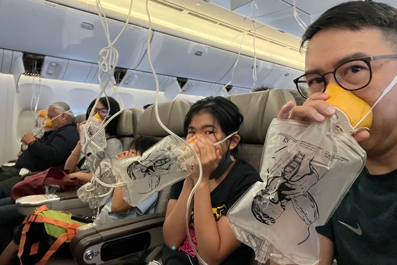 長榮航空飛馬尼拉航班7日上午因艙壓異常返航。旅客表示，雖然緊張但大家都很冷靜。旅客提供