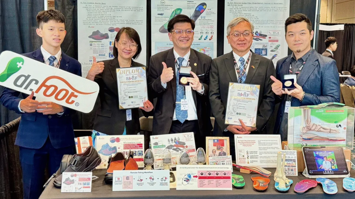 達特富科技的Dr.Foot再生碳纖鞋墊與石墨烯鞋，則分別奪下金、銀牌殊榮。達特富科技提供