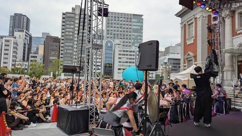 台灣布袋戲藝師齊聚日本文化世博，9日起連續3天帶來結合光雕與投影的「伏魔英雄帖之再現白光劍」，9日於大阪首演吸引大批民眾。中央社