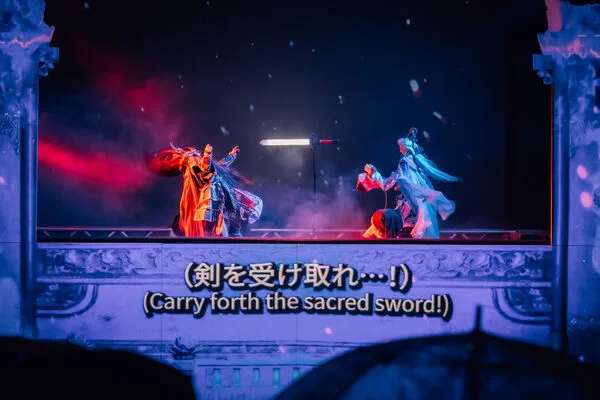 大阪演出時，特別加入日文字幕、口譯。文化部提供