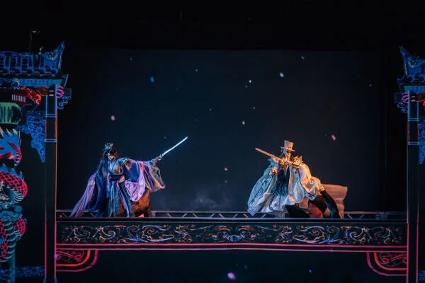 「新勝景掌中劇團」集結全台從北到南，各家操偶名師，在「We TAIWAN台灣文化in 大阪．關西世博」演出。文化部提供