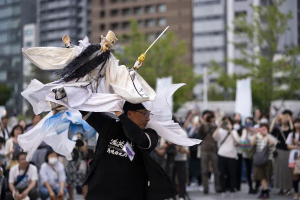 演出時戲偶能走到觀眾身旁。文化部提供