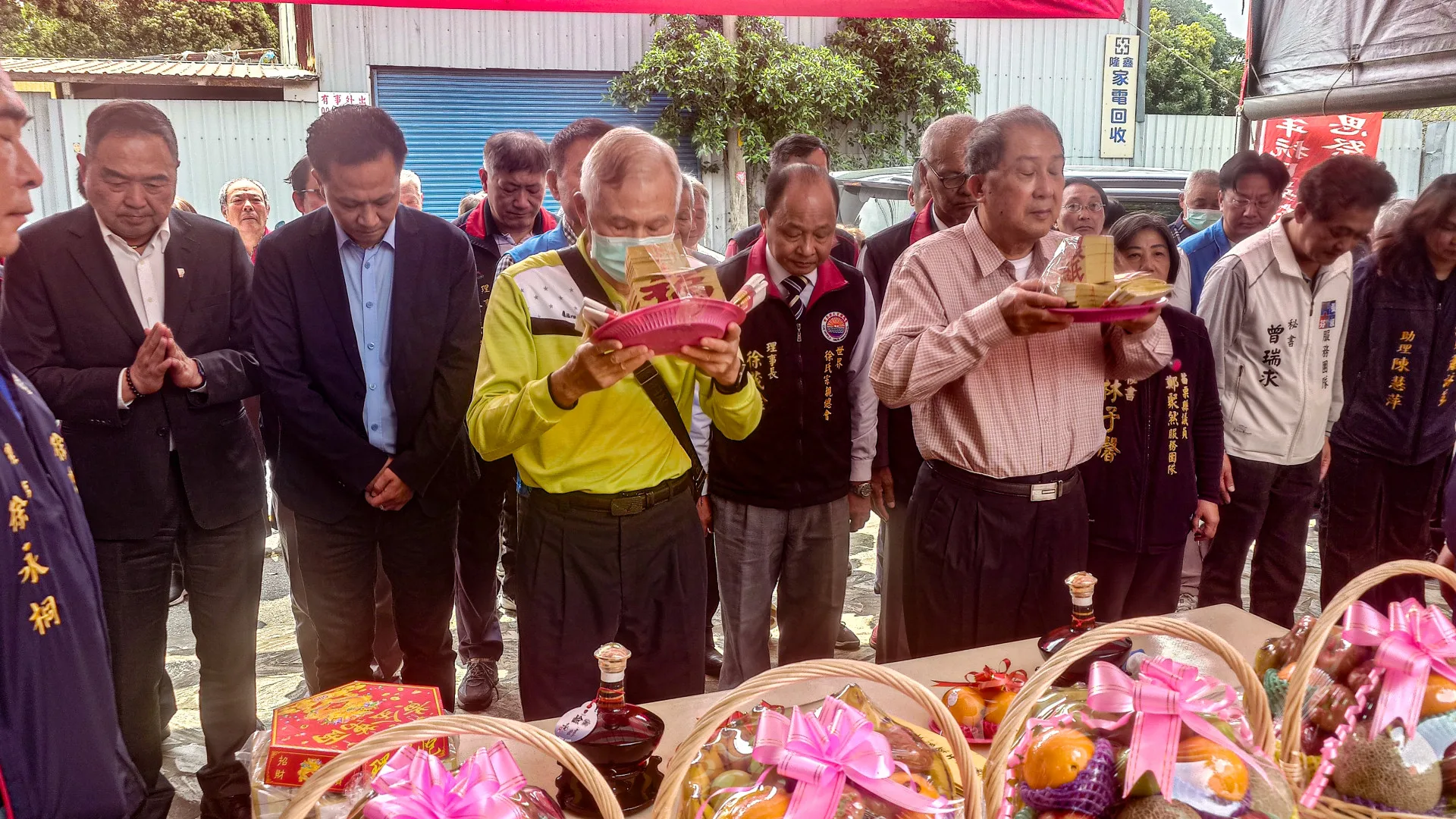 今年是乙未抗日130週年，苗栗縣徐姓宗親會舉行追思抗日烈士徐驤祭典，徐驤曾孫徐永庚、徐永康亦回頭份參與祭典。何來美攝