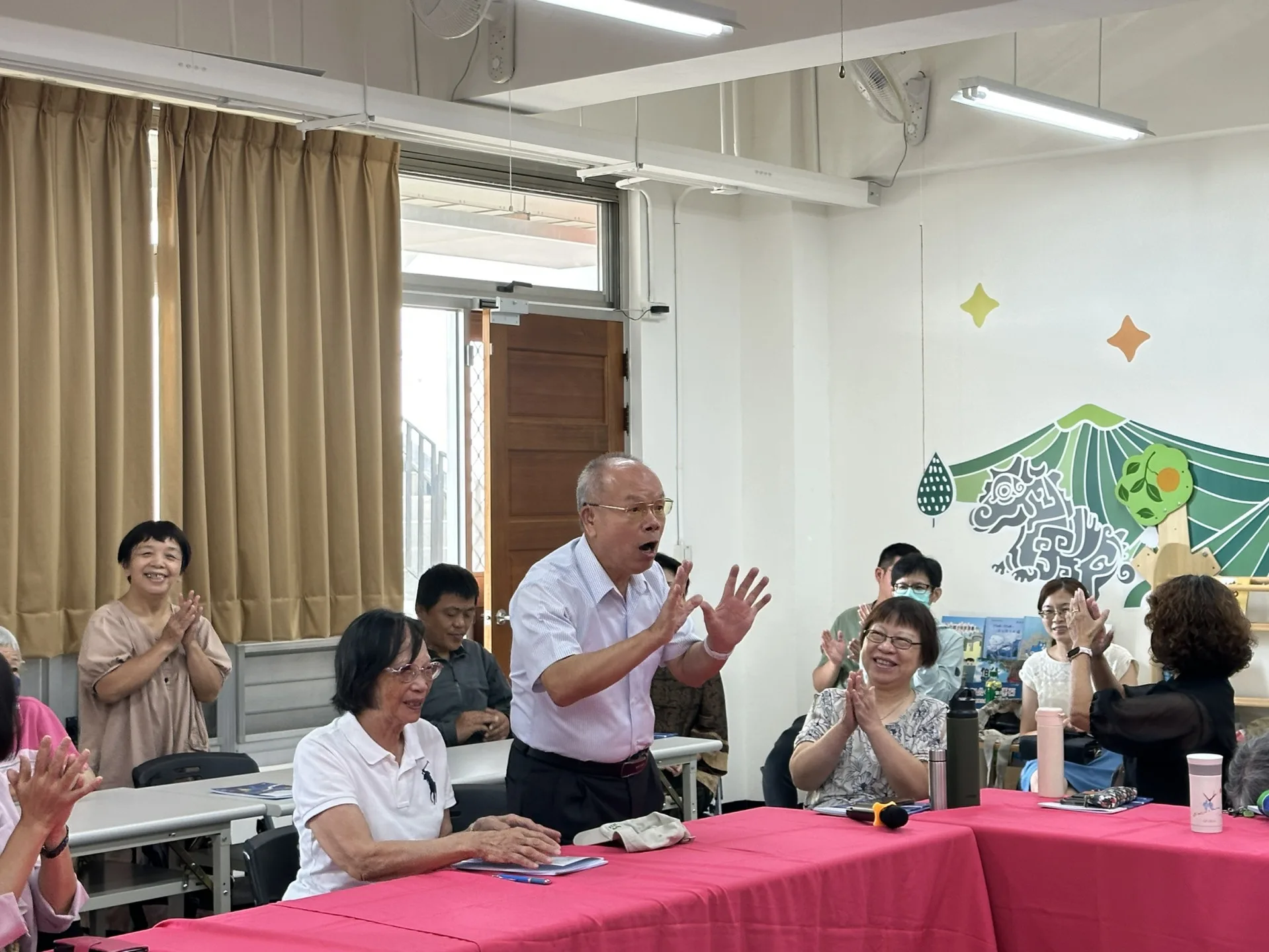 武官李榮昌向眾人分享在美國華府與鄭博久共事的難忘經驗。台中市政府提供