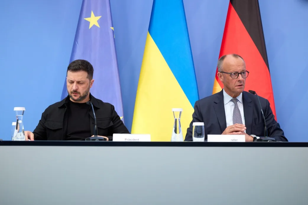 澤倫斯基與梅爾茨共同宣布各方針對美俄峰會擬定的五大原則。翻攝自president.gov.ua