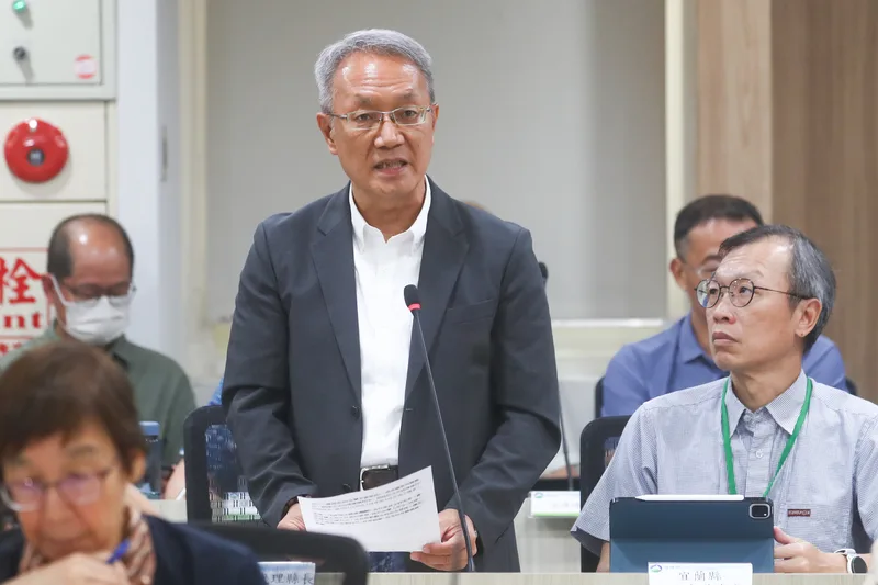 環境部20日舉行環境影響評估審查委員會，審查「高鐵延伸宜蘭計畫環境影響評估報告書初稿」，宜蘭縣代理縣長林茂盛（中）出席發言。中央社
