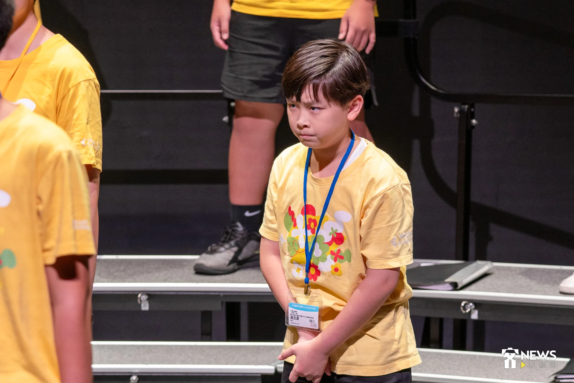 直擊演出前的最後彩排，國客兒清澈稚嫩的童聲中，流露出長時間磨練的沉穩與自信。洪藝晅攝