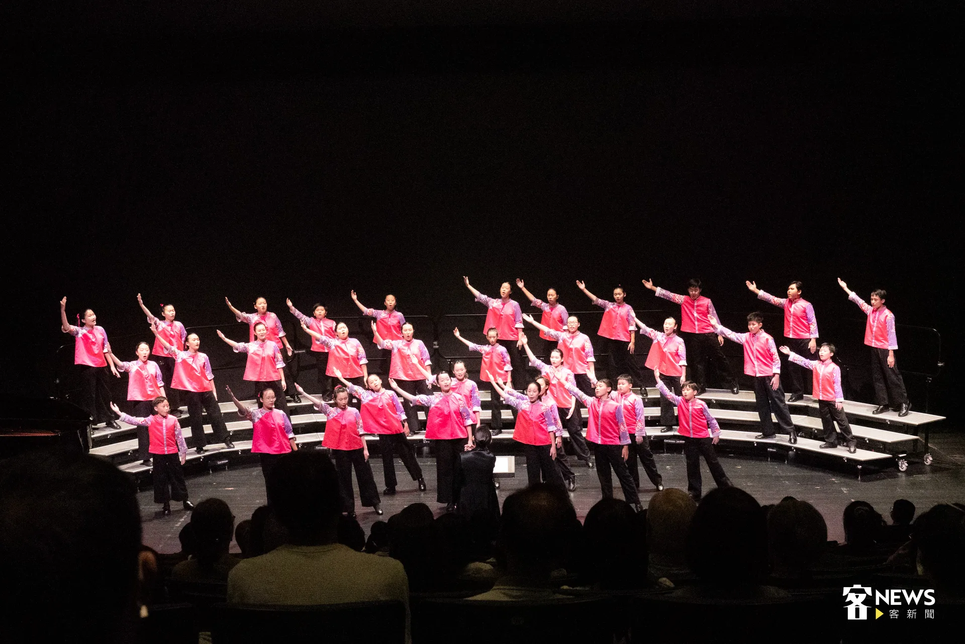 踏上台中國家歌劇院舞台，國立客家兒童合唱團（國客兒）20日迎來年度專場音樂會《揹帶个愛》首場。洪藝晅攝