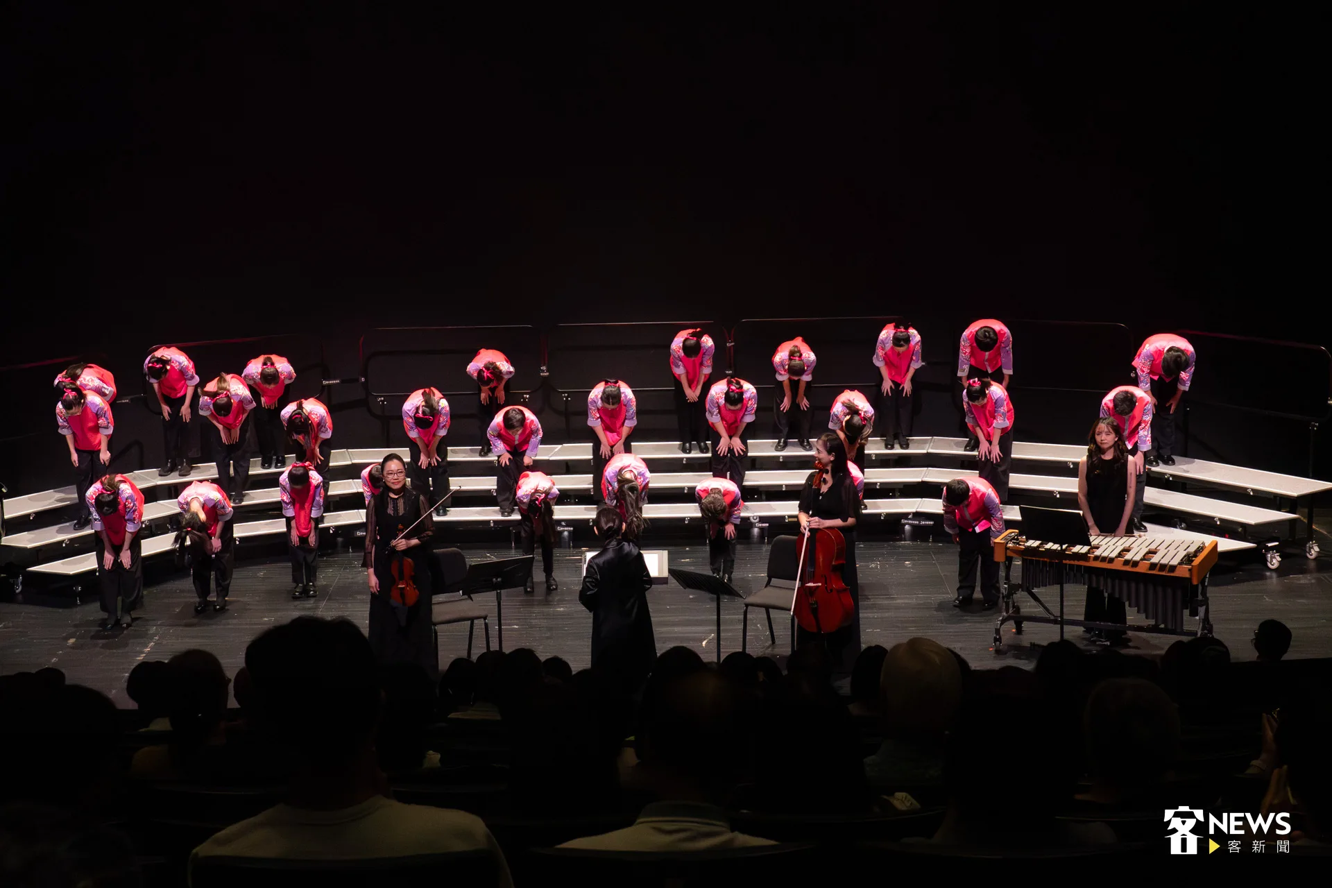 踏上台中國家歌劇院舞台，國立客家兒童合唱團（國客兒）20日迎來年度專場音樂會《揹帶个愛》首場。洪藝晅攝